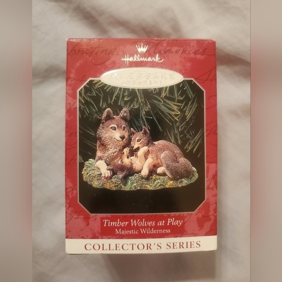 HALLMARK Keepsake Timber Wolves at Play "Majestic Wilderness" Ornament - Picture 1 of 4